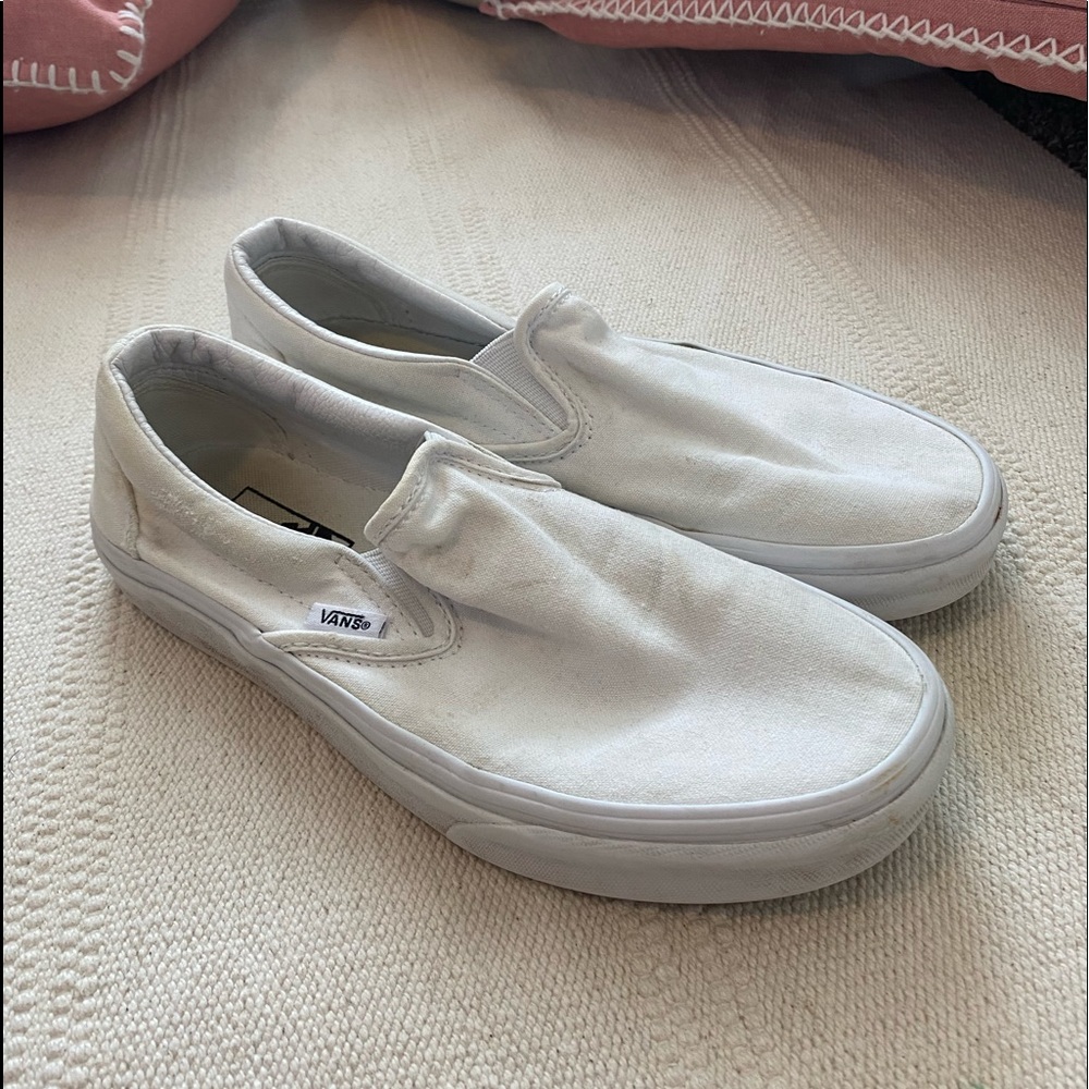 Vans shoes in size womens 8!!